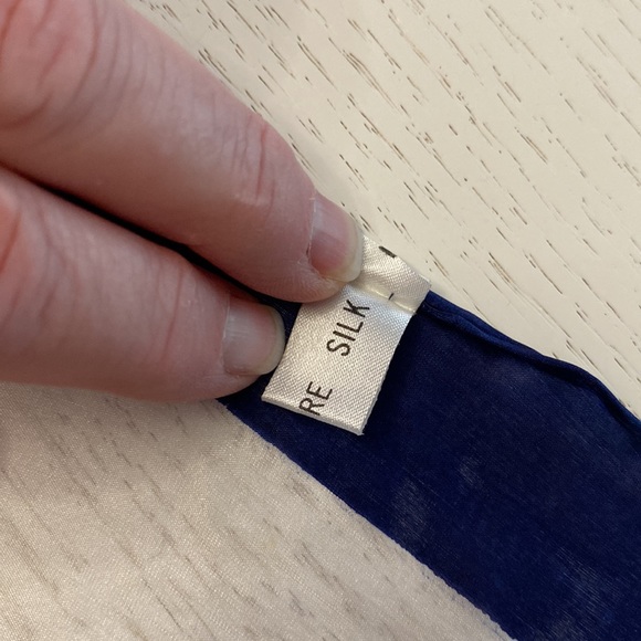 🌼 NWOT - 100% Pure Silk Scarf 🌼 - Picture 4 of 6